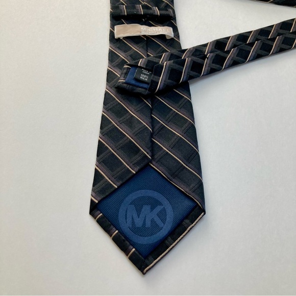 Michael Kors Black Striped Classic Men’s Silk Tie - Picture 2 of 5